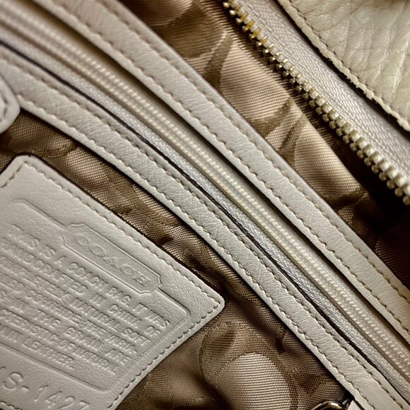 Vintage Coach Shoulder Bag (2004)- Ivory soft pebbled finish - EUC - Picture 3 of 4